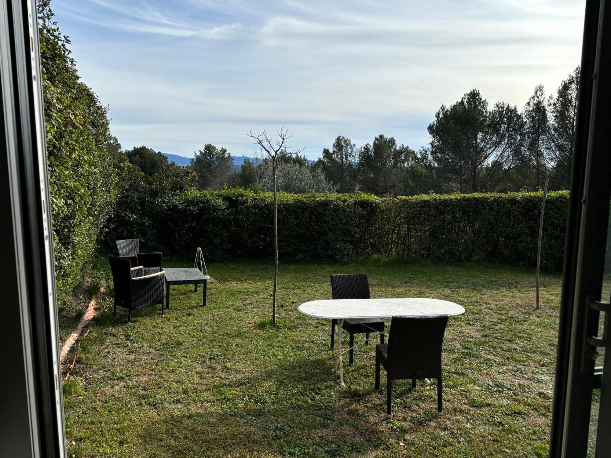 Le Mas Des Pignes -Adults Only Aix-en-Provence Exterior photo